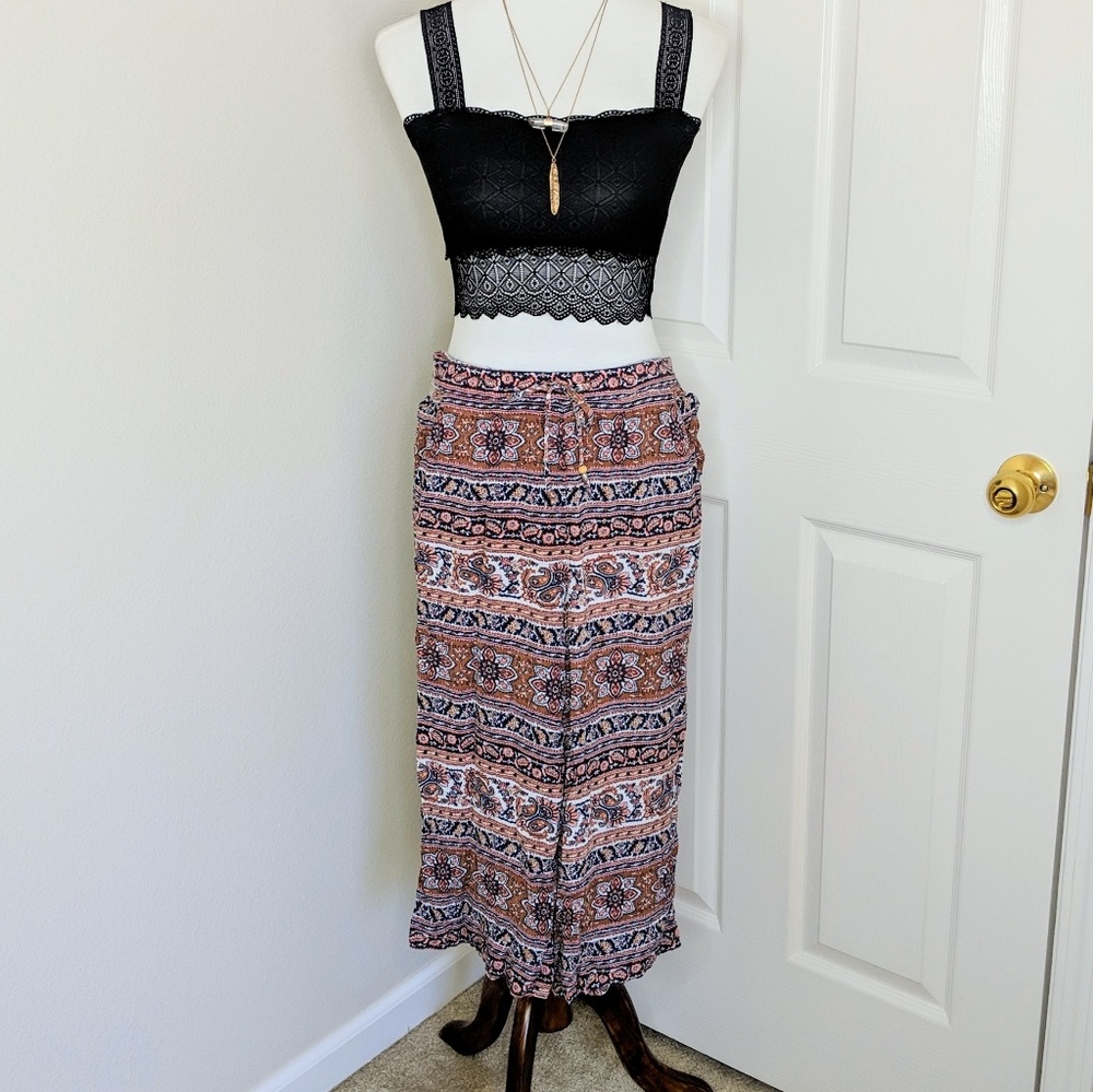 Boho Cropped Wide Leg Textured Pants - Picture 1 of 4